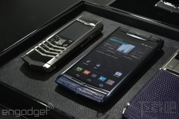 价值13万 奢华手机Vertu Signature Touch