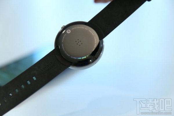 Moto 360评测：圆形表盘帅气十足 待机是鸡肋