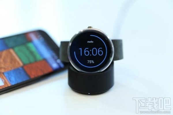 Moto 360评测：圆形表盘帅气十足 待机是鸡肋