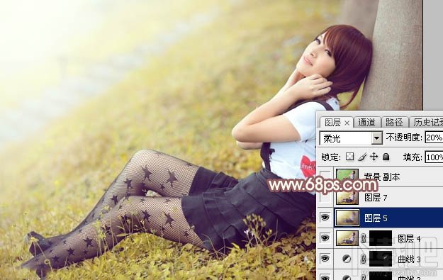 如何用Photoshop CC给依靠树干的美女加上早秋黄褐色