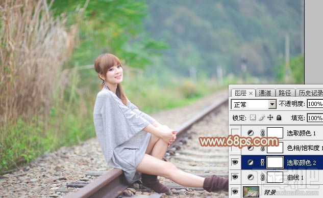 如何用Photoshop CC打造甜美的淡调青绿色铁轨美女图片