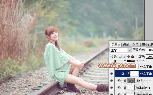 如何用Photoshop CC打造甜美的淡调青绿色铁轨美女图片