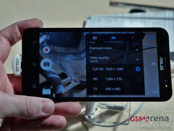 全球首款4GB RAM手机 华硕Zenfone 2上手图赏