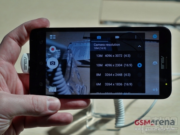 全球首款4GB RAM手机 华硕Zenfone 2上手图赏