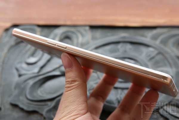 均衡旗舰 OPPO R7 Plus评测 照相秒杀小米4