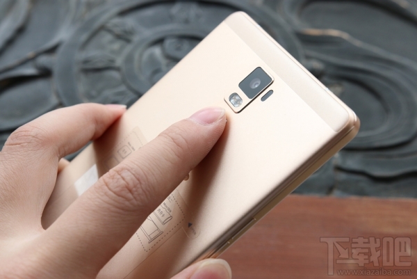 均衡旗舰 OPPO R7 Plus评测 照相秒杀小米4