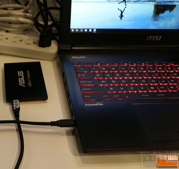 祥硕官方授权USB 3.1主控狂飙750MB/s 