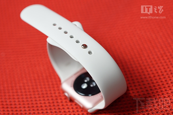 别致色彩：Apple Watch玫瑰金运动版大小款对比开箱图赏