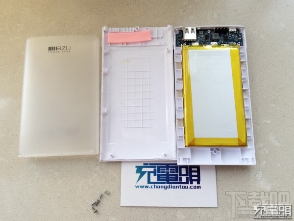 mCharge是何方神圣？魅族快充移动电源拆解评测