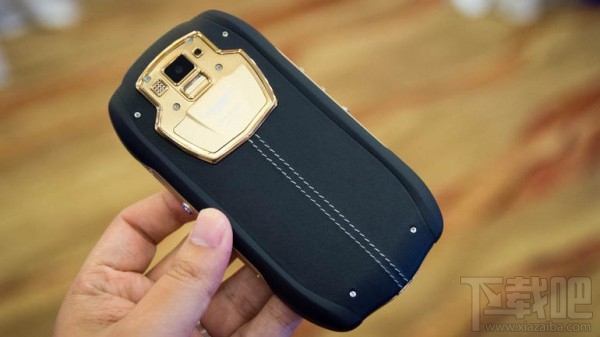 PK Vertu？阿斯顿马丁欲推出土豪智能手机