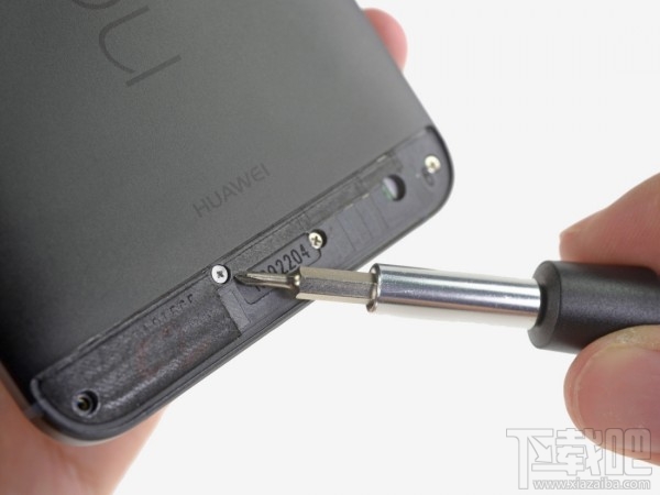 iFixit：华为Nexus 6P的可修复性得分很低