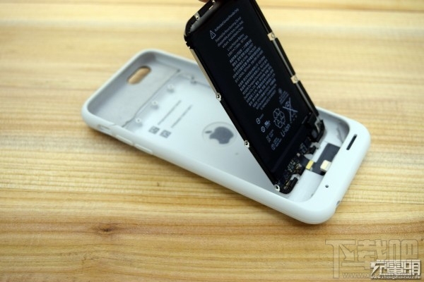 iPhone 6s Smart Battery Case拆解与评测