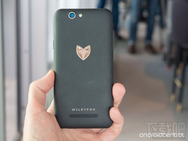 首批搭载Cyanogen OS 13手机Spark曝光