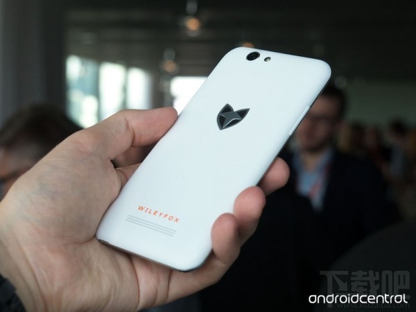 首批搭载Cyanogen OS 13手机Spark曝光
