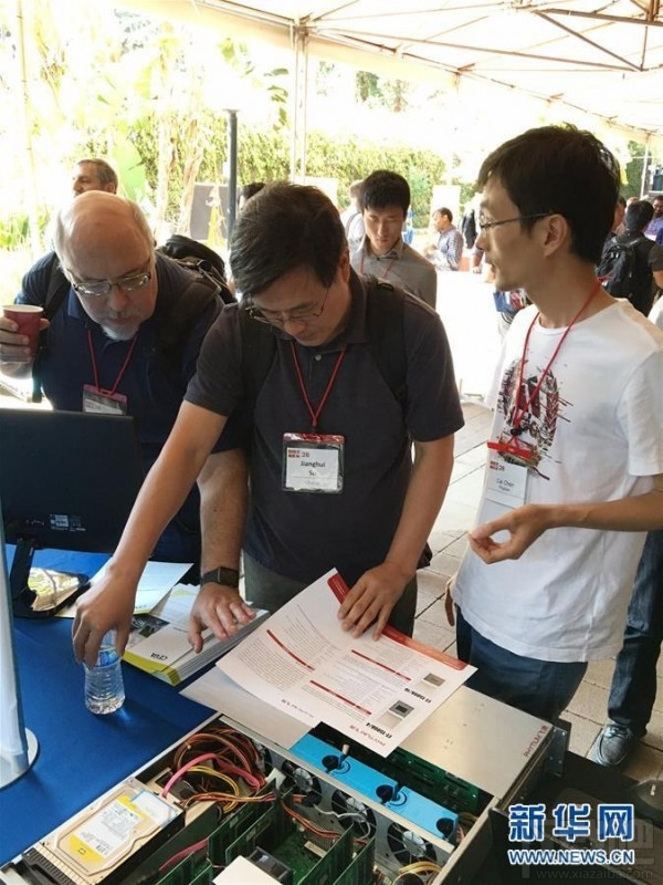 我国64核CPU首次在硅谷国际研讨会公开展示