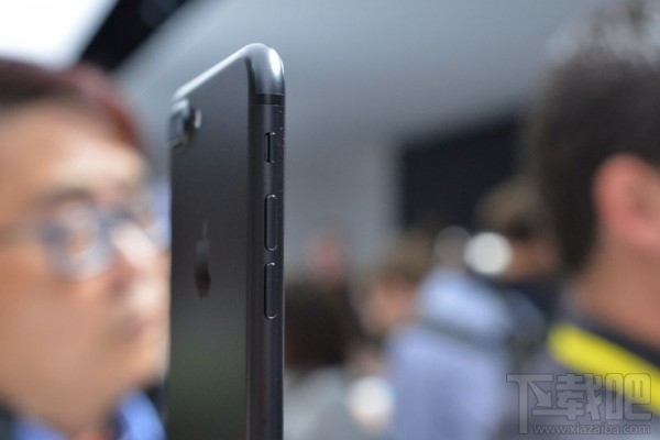 iPhone7亮黑色价格6188元，i7亮光黑版没有32G(图集)