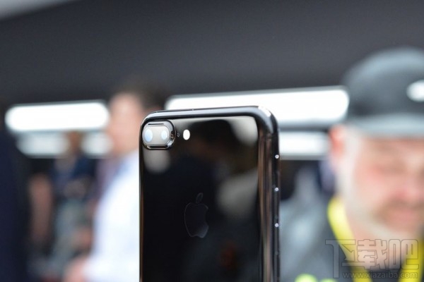 iPhone7亮黑色价格6188元，i7亮光黑版没有32G(图集)