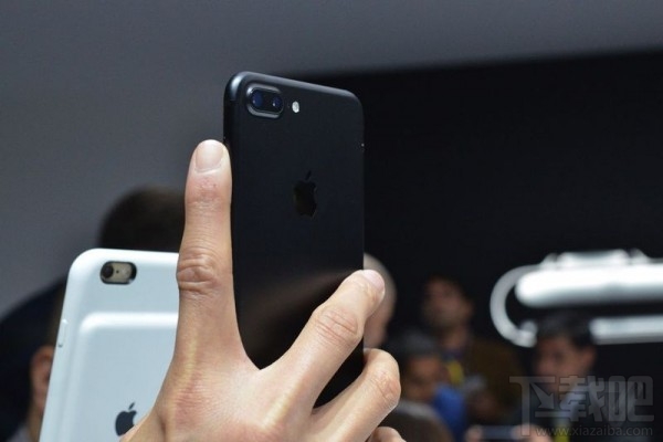 iPhone7亮黑色价格6188元，i7亮光黑版没有32G(图集)