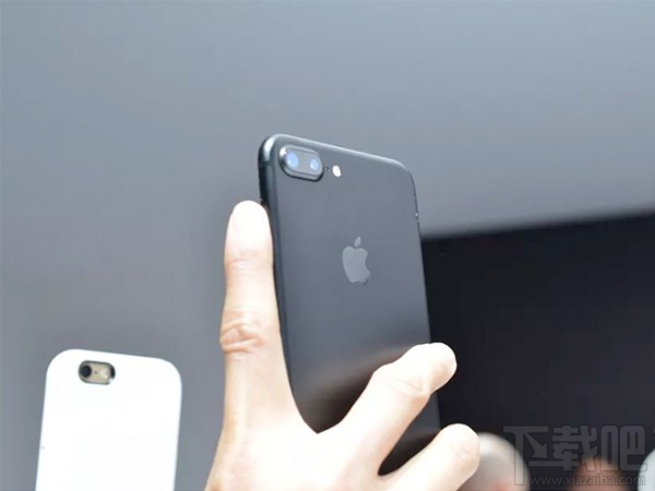 iPhone7亮黑色价格6188元，i7亮光黑版没有32G(图集)