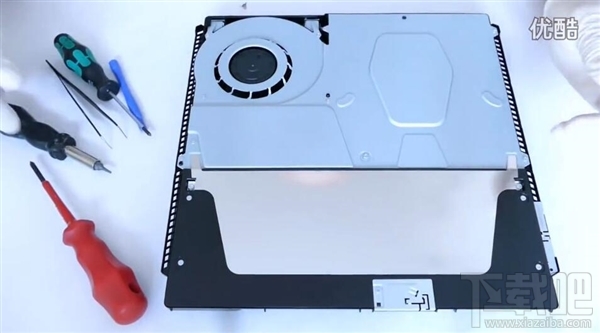 PS4 Slim拆机视频放出 主板更小