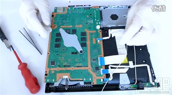 PS4 Slim拆机视频放出 主板更小