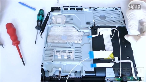 PS4 Slim拆机视频放出 主板更小