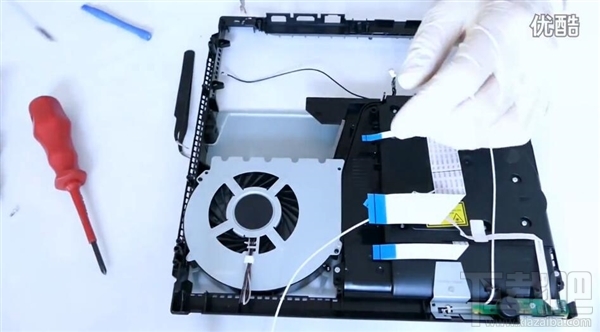 PS4 Slim拆机视频放出 主板更小