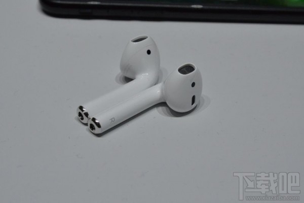 鸡汤来了 外媒解读AirPods是为iPhone无线充电做准备