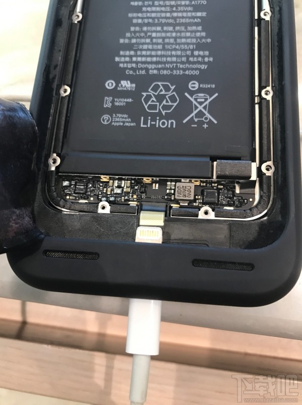 iPhone 7 智能电池保护壳是否防水？测试结果还行