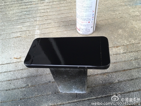 亮黑色iPhone5S你见过吗？简单暴力：网友自制亮黑色iPhone5S