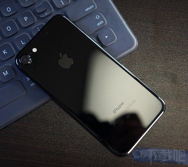 iPhone7亮黑色用什么材质