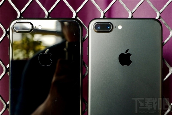 亮黑色iPhone 7 Plus不戴套裸奔三周后花脸如旧机