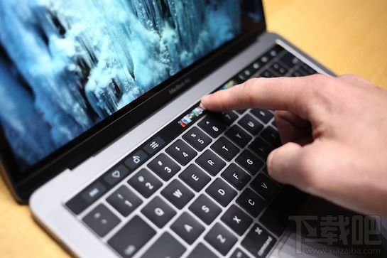 全新MacBook Pro Touch Bar真机体验 手感顺滑反应快