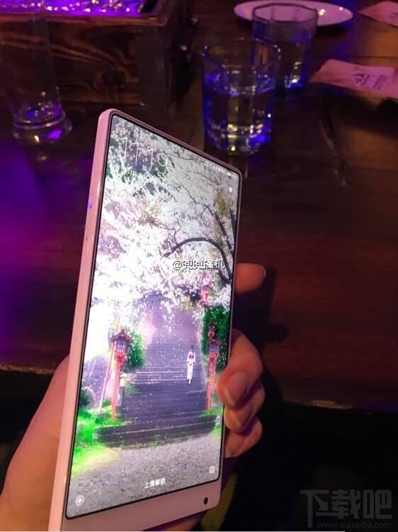 小米MIX白色版好看吗 小米MIX白色版真机上手图片
