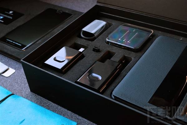 华为Mate9保时捷版有什么配件？华为Mate9保时捷真机开箱图赏