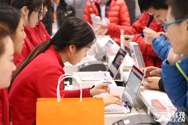 线上抢不到没关系！红米Note4X初音未来小米之家已开卖