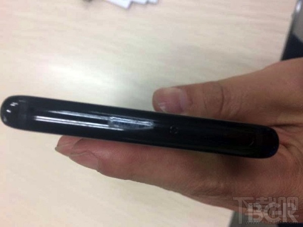 外媒曝光 Galaxy S8 真机亮屏图