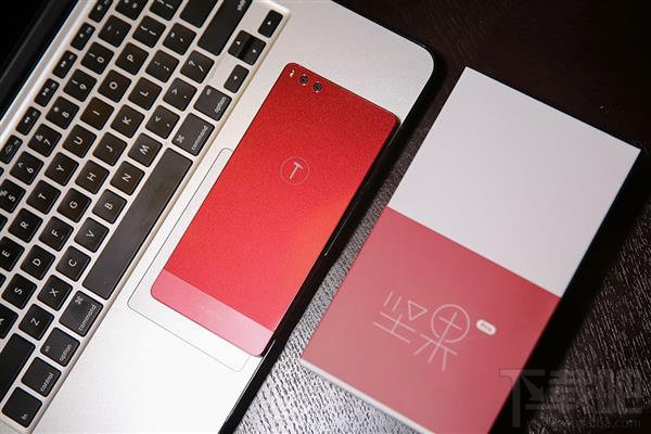 终于还是一起了，锤子联合YunOS手机将发布