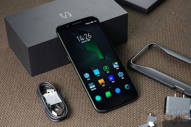 黑鲨游戏手机怎么样，玩游戏好吗？