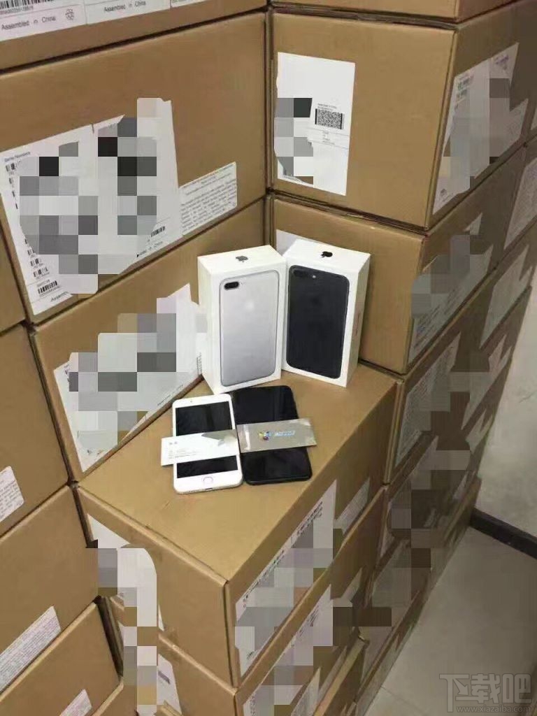 要黑就黑到底！苹果iPhone7亮黑色的盒子也是黑的