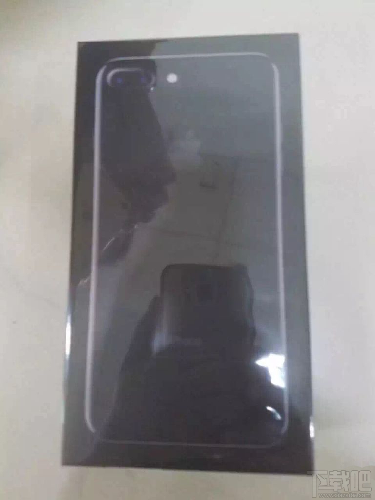 要黑就黑到底！苹果iPhone7亮黑色的盒子也是黑的