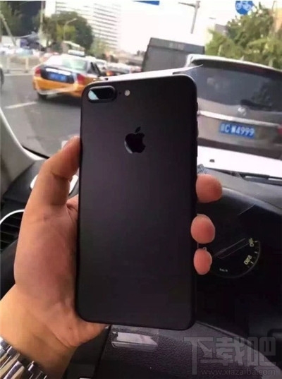 酷酷的iPhone7亮黑色开箱图曝光