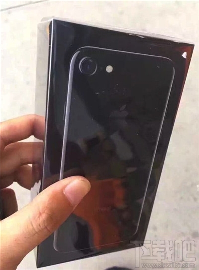 酷酷的iPhone7亮黑色开箱图曝光