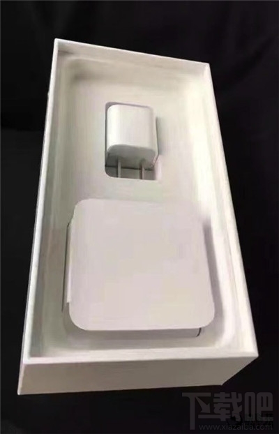 酷酷的iPhone7亮黑色开箱图曝光