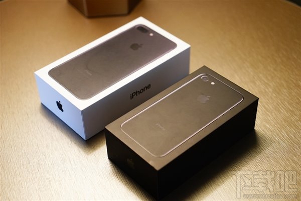 指纹收集神器？亮黑色国行苹果iPhone7/7 Plus最全开箱图集