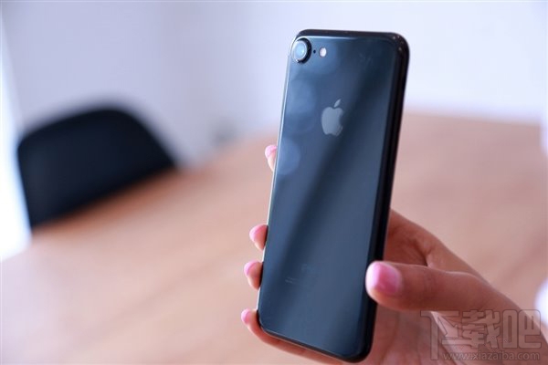 指纹收集神器？亮黑色国行苹果iPhone7/7 Plus最全开箱图集