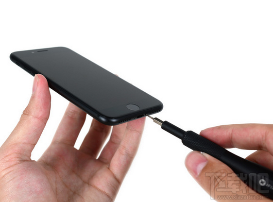 iPhone 7拆解全过程：搭配2GB RAM+更大容量的电池