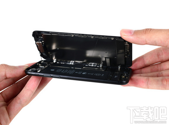 iPhone 7拆解全过程：搭配2GB RAM+更大容量的电池