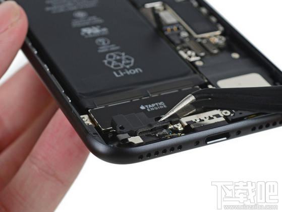 iPhone 7拆解全过程：搭配2GB RAM+更大容量的电池