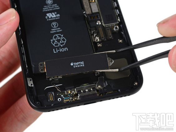 iPhone 7拆解全过程：搭配2GB RAM+更大容量的电池